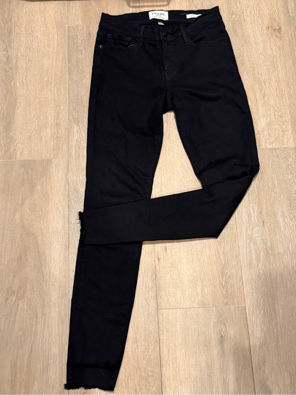 FRAME Le Skinny de Jeanne Film Noir Black Raw Hem Jeans Size 26